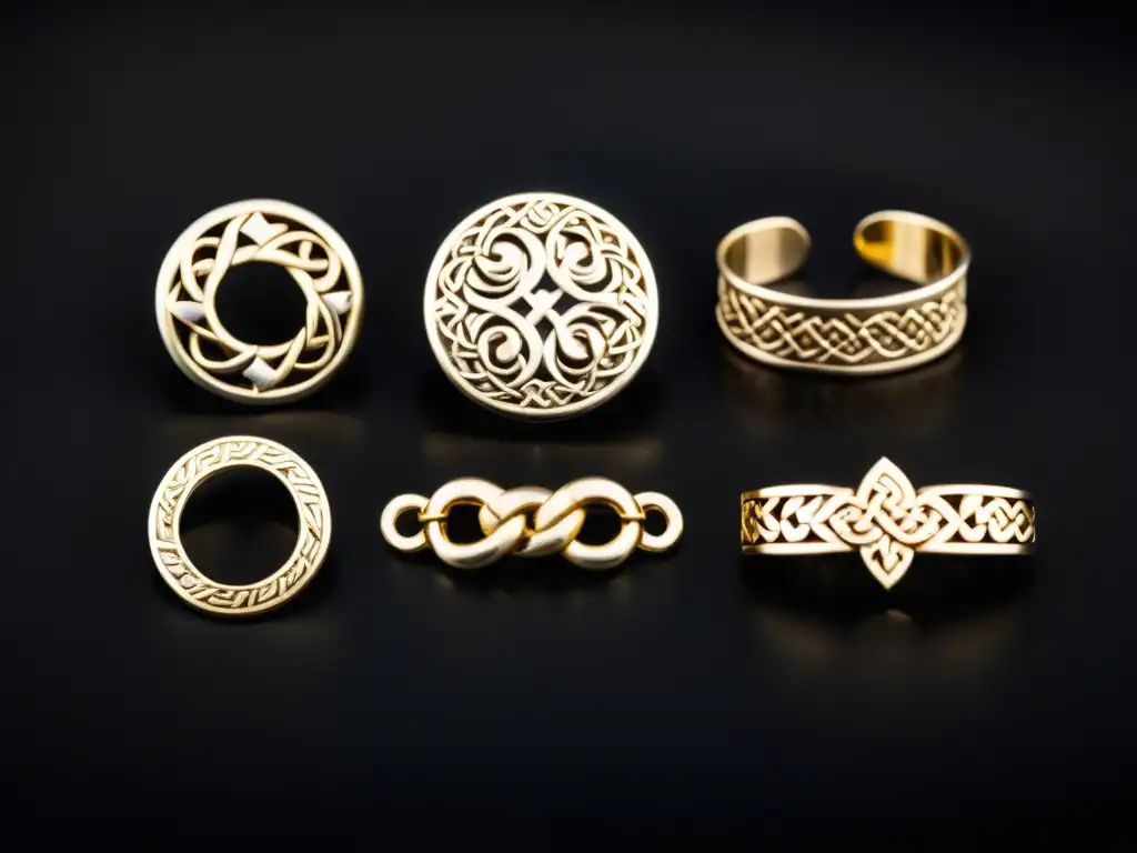 Detalle de joyas vikingas en terciopelo oscuro resaltando su significado cultural y valor histórico