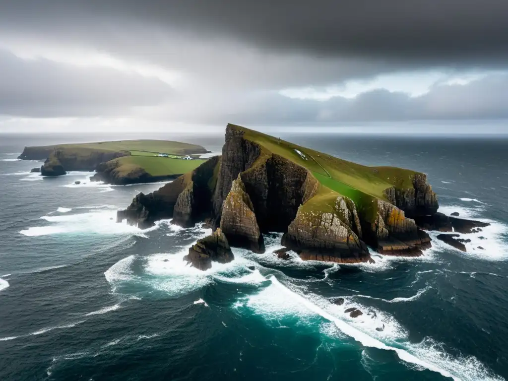 Impresionante costa escocesa de las Islas Shetland con un barco vikingo bajo un cielo nublado