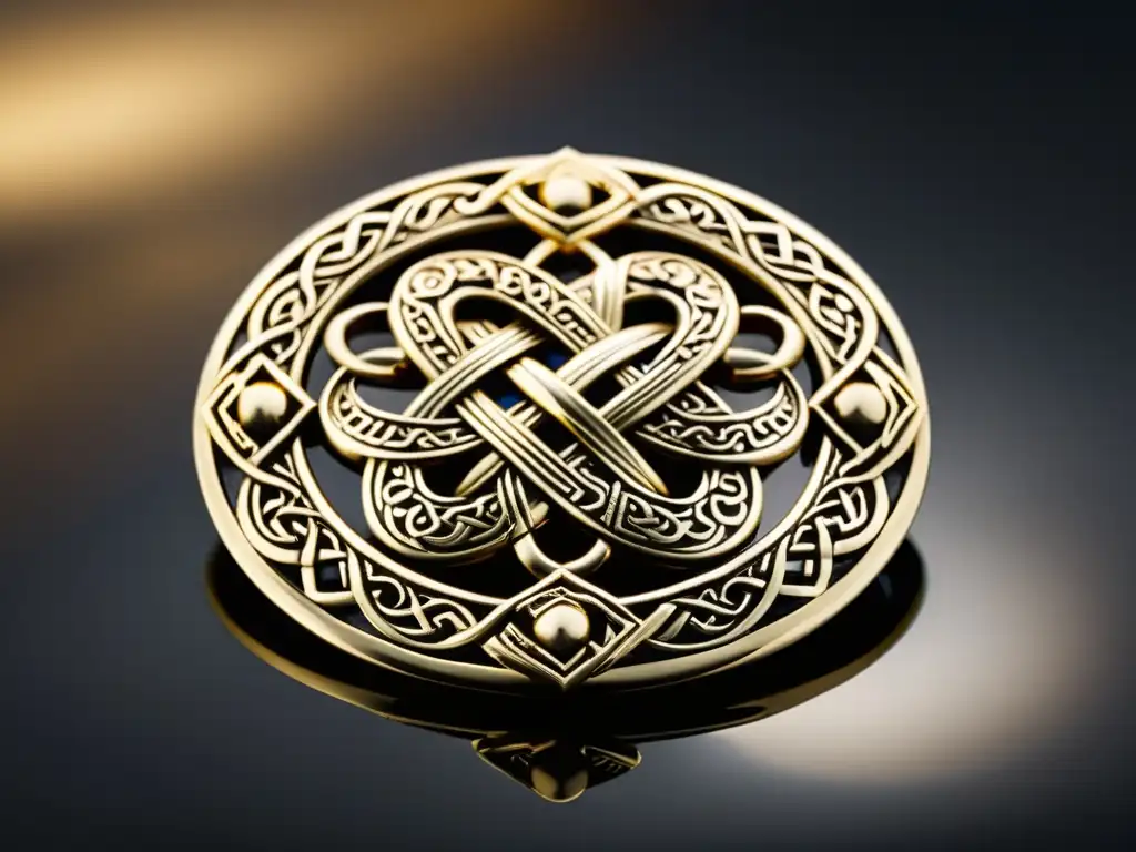 Una joya vikinga única con intrincados motivos de serpiente, reflejando la artesanía y simbolismo de las joyas vikingas: historia y diseño